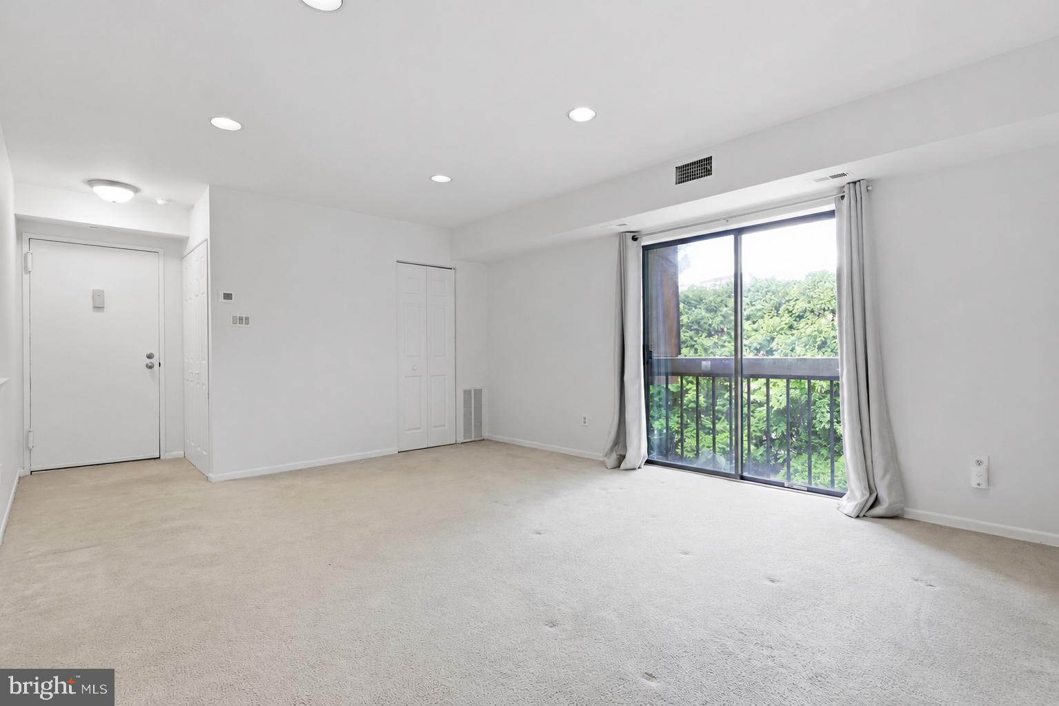 55204 DELAIRE LANDING ROAD 204
