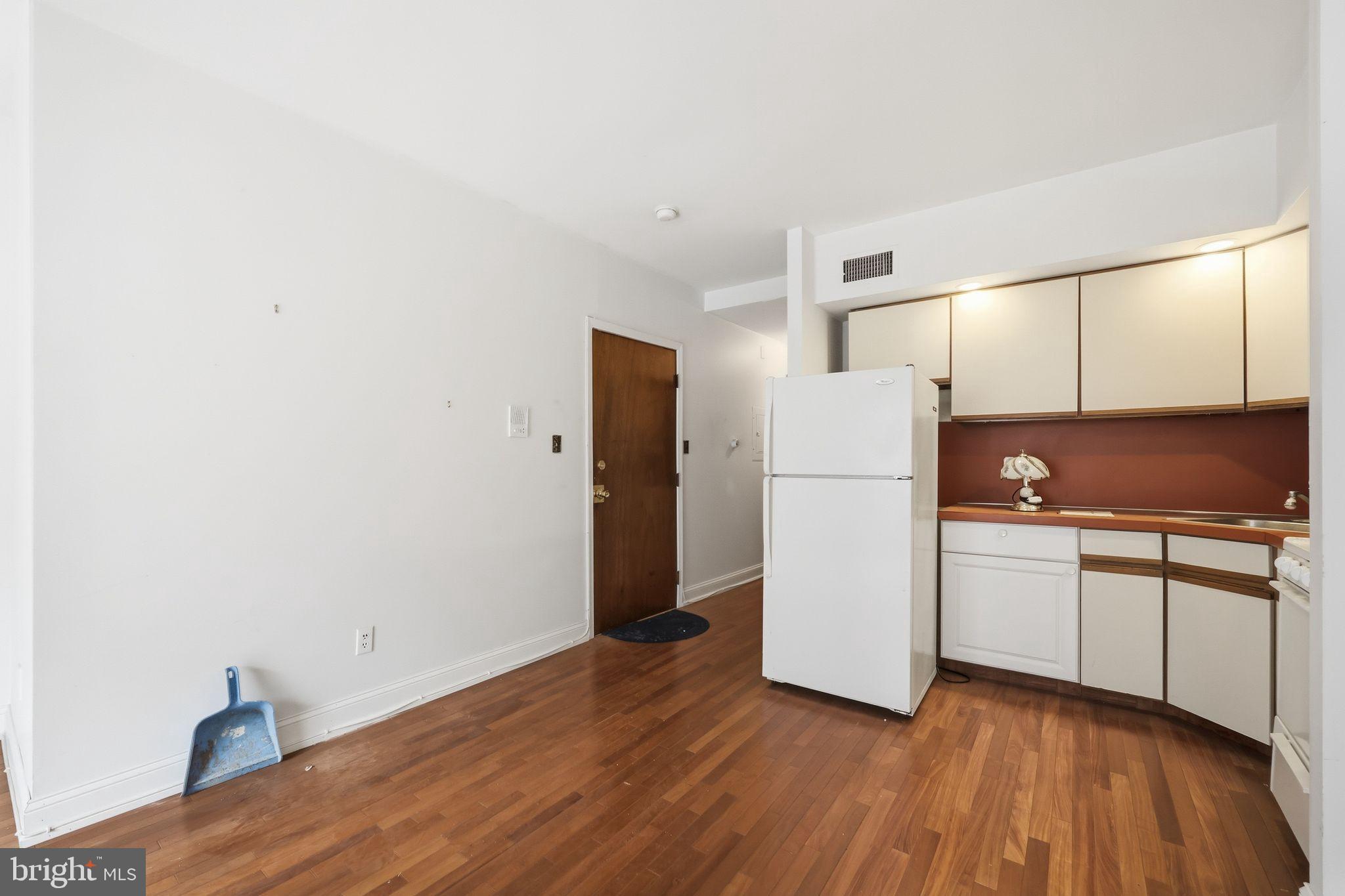 GRADUATE HOSPITAL - Commercial Sale