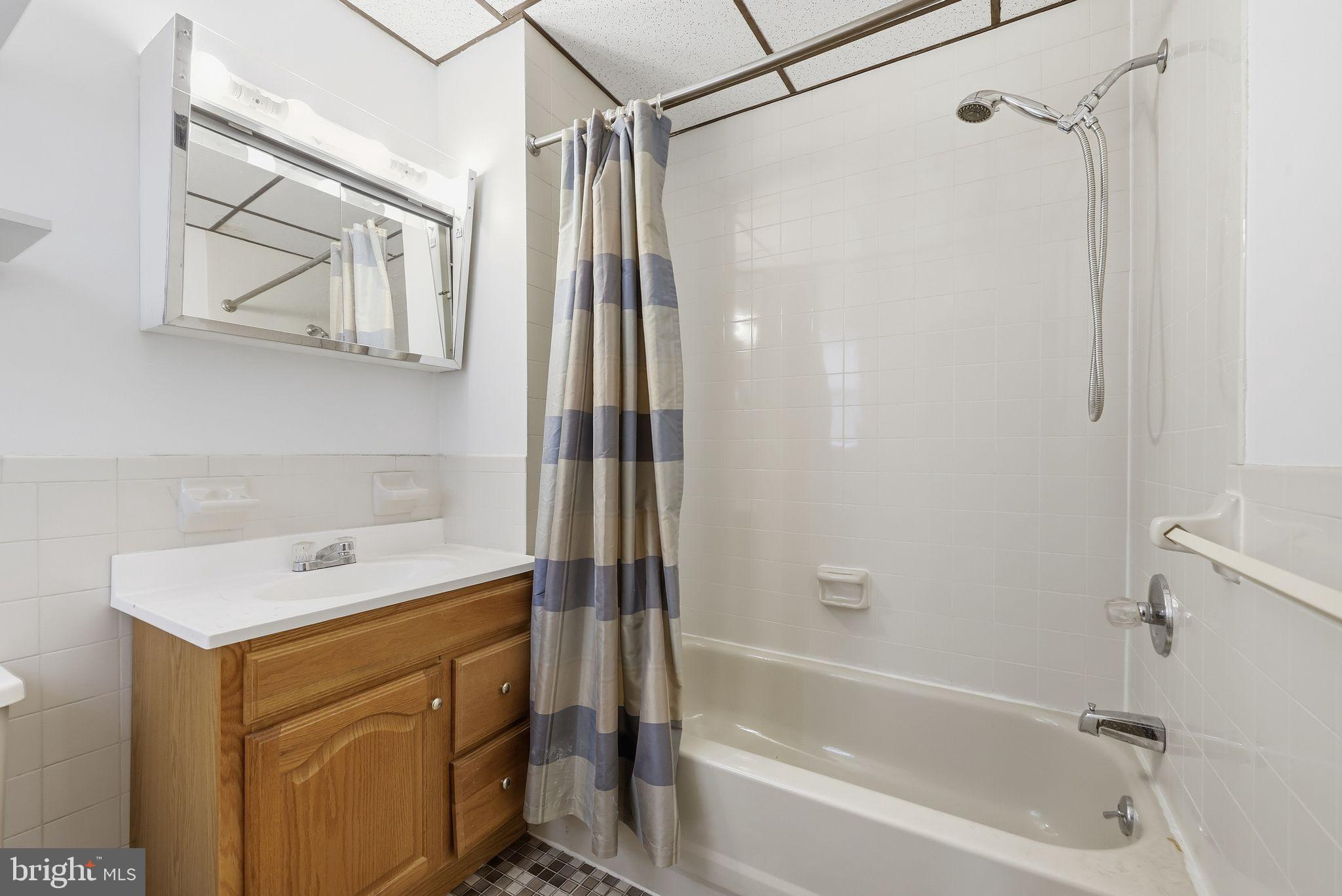 GRADUATE HOSPITAL - Commercial Sale