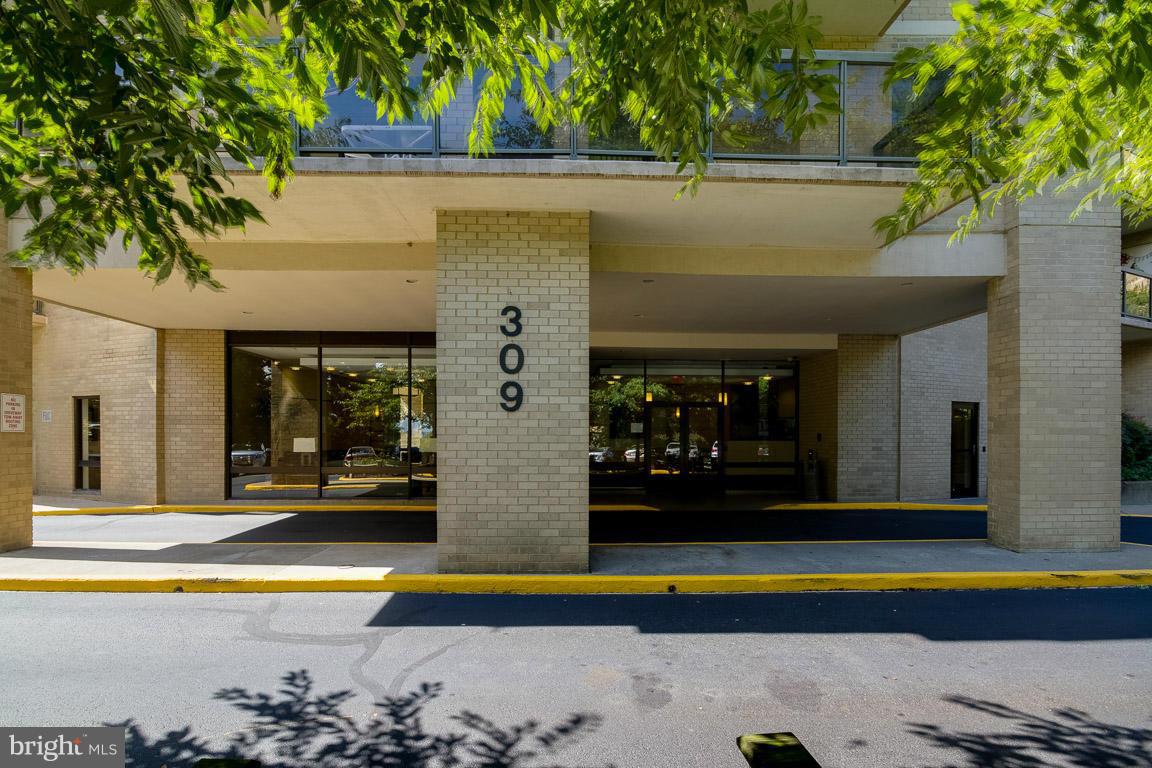 WATERGATE AT LANDMARK - Residential