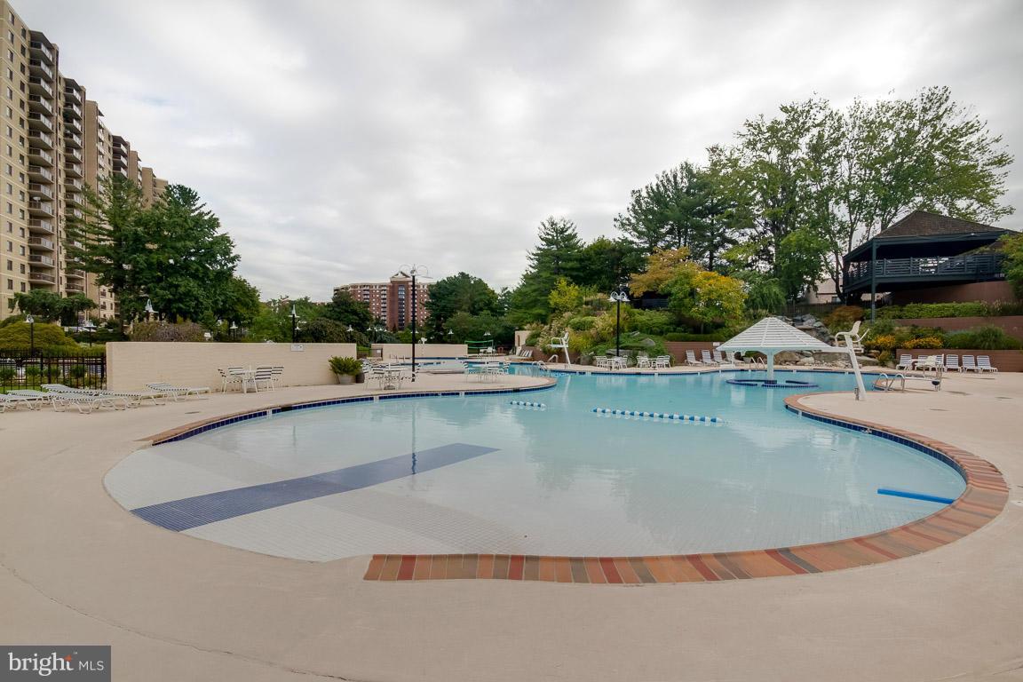 WATERGATE AT LANDMARK - Residential