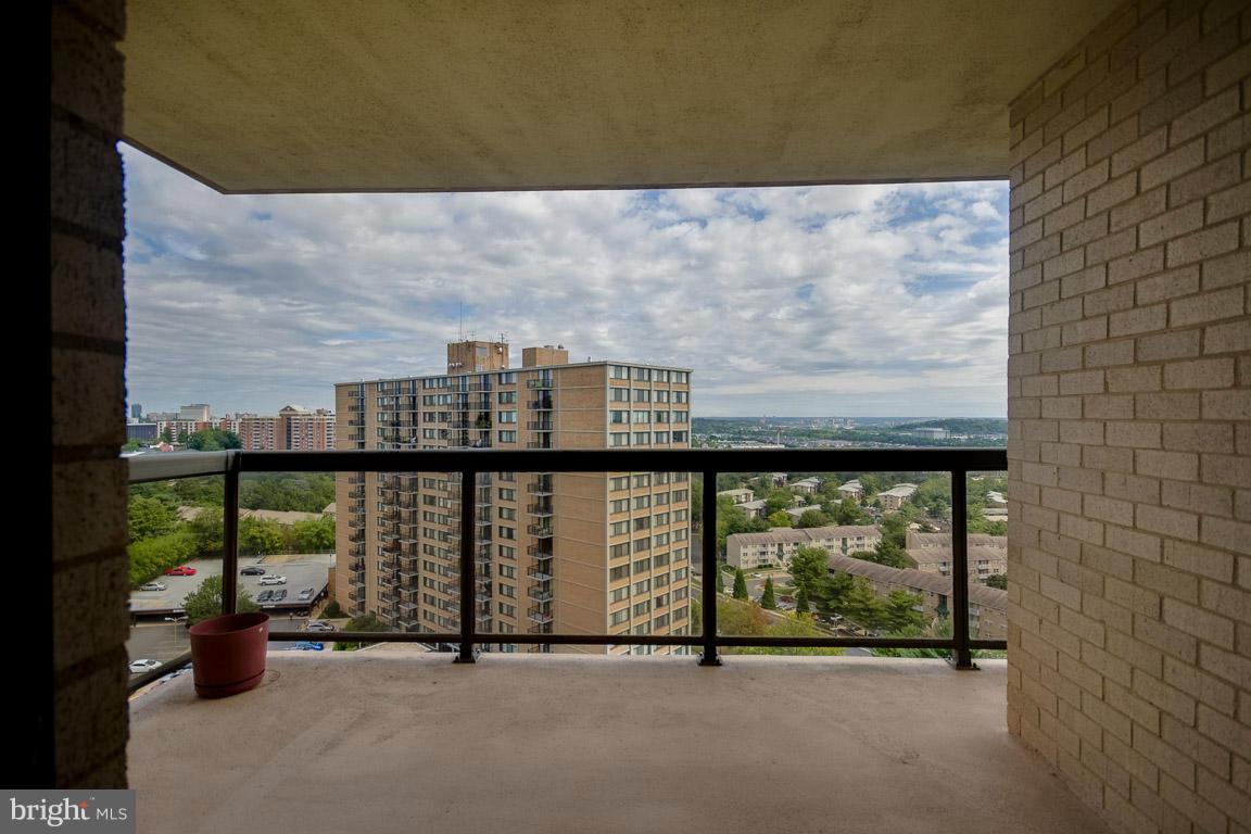 WATERGATE AT LANDMARK - Residential