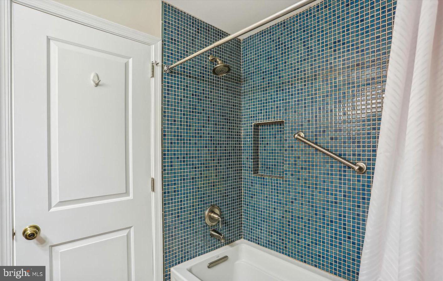 POTOMAC OUTSIDE - Residential