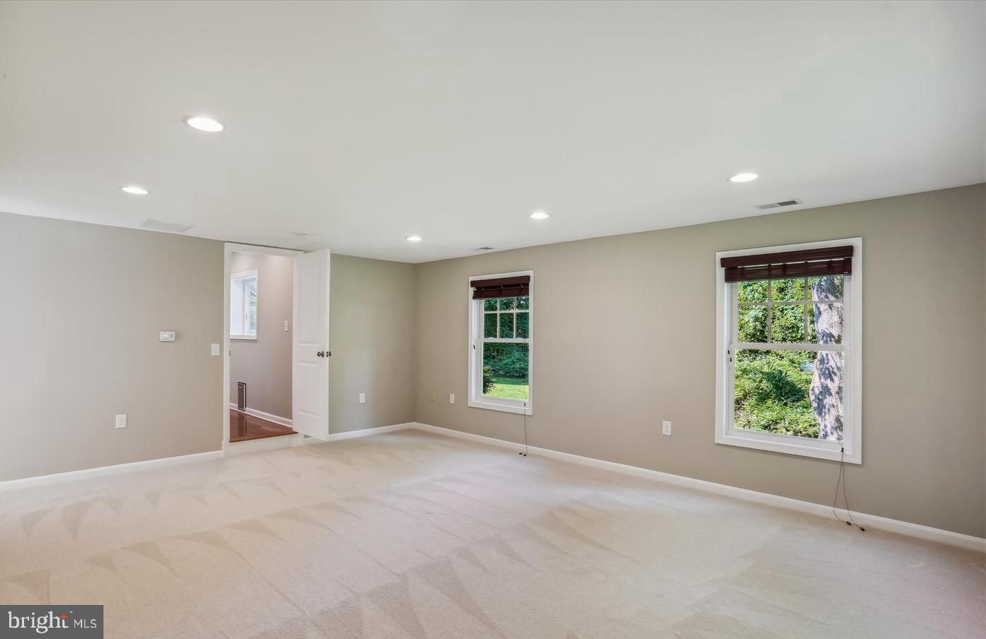 POTOMAC OUTSIDE - Residential