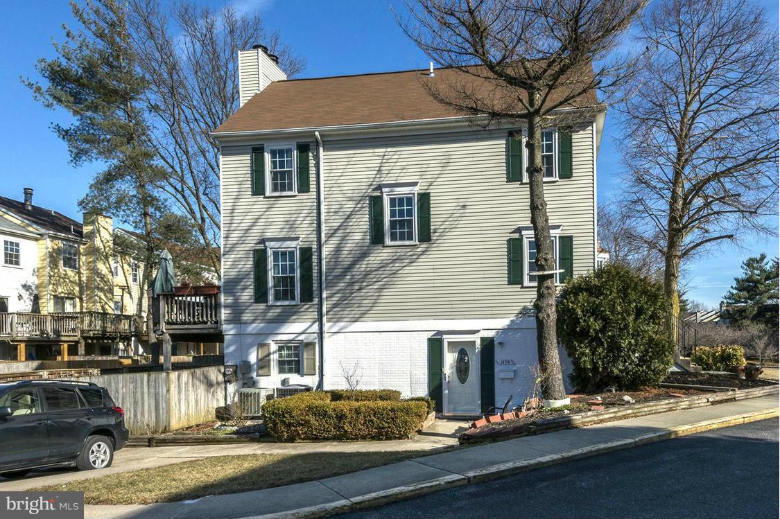 CROFTON MEWS CONDO - Residential