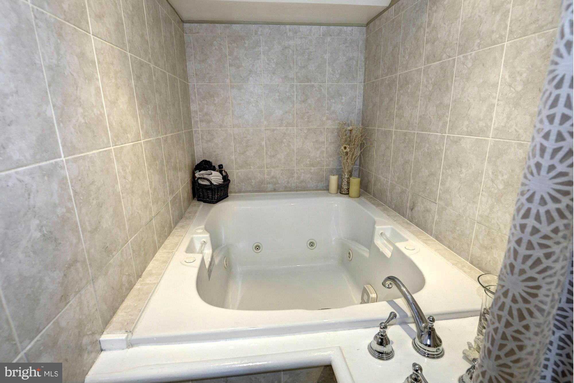 CROFTON MEWS CONDO - Residential