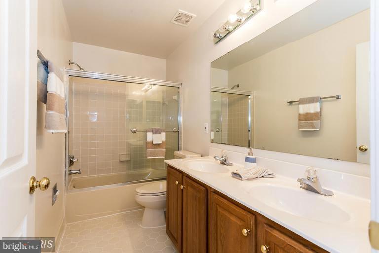 CROSSPOINTE - Residential