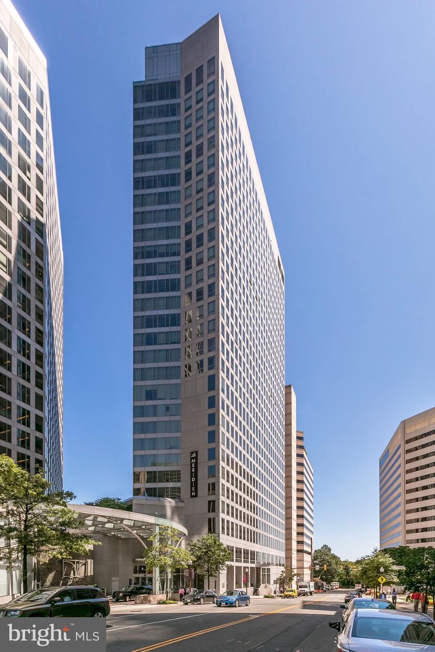 Gorgeous 1BR/1BA overlooking the Potomac w/ parking! Direct views of Georgetown & Key Bridge! Floor to ceiling windows! Elegant boutique condo living w/ 24/7 Concierge! Enjoy stunning rooftop views of DC & other world-class amenities! Call today for your private showing!