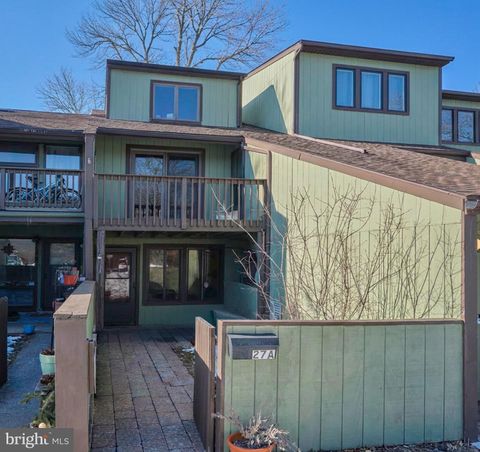 27 DARIEN A NEW HOPE PA 18938