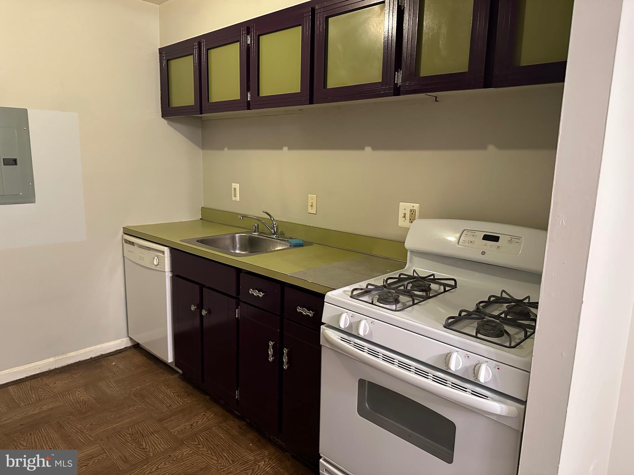 CHARLESTOWNE VILLAGE - Residential