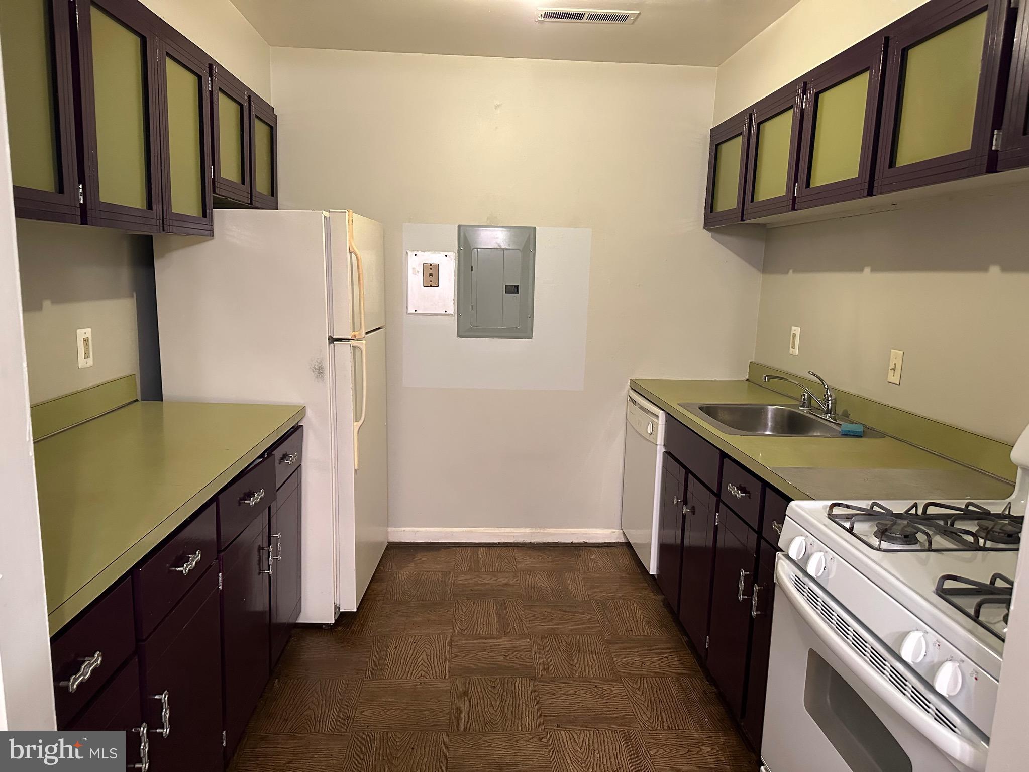 CHARLESTOWNE VILLAGE - Residential