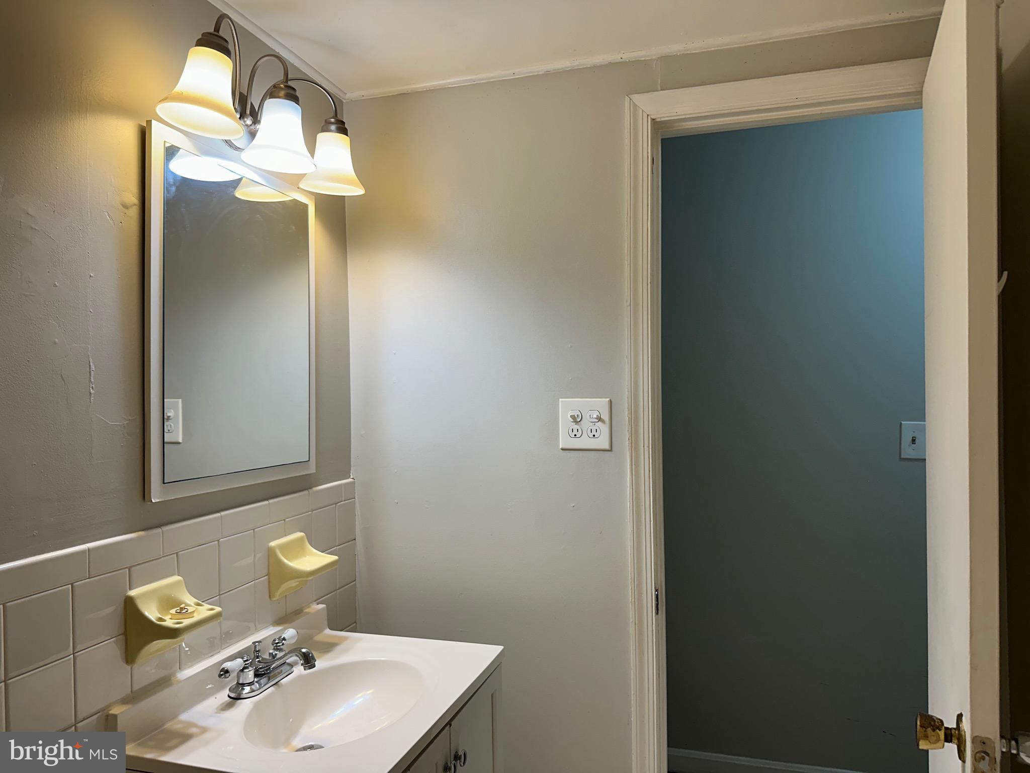 CHARLESTOWNE VILLAGE - Residential