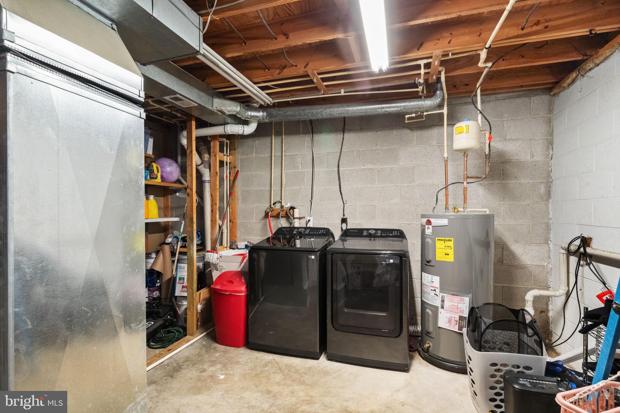 WOODSDALE MANOR - Residential