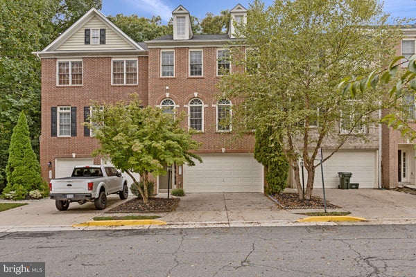8313 DOCKRAY CT, LORTON, VA 22079 - Image cf6ff7f04b16162ce9b60ca6134475cd/1333153735