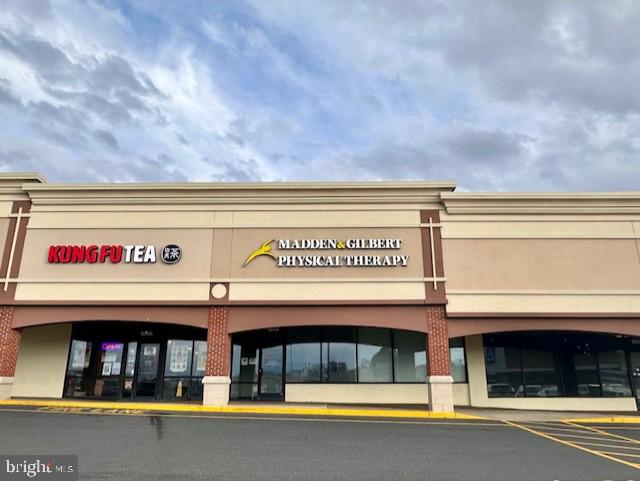 Sublease opportunity at centrally located Towne Center. Formerly a Physical Therapy Center, this wide open floor plan allows for a wide range of uses. The space offers a waiting area with natural light, multiple offices, large open multipurpose area, utility room with W/D hook up, two ADA restrooms, and break area. Ample parking with easy access to suite. The space is fully sprinklered and has been recently updated with LED lighting, new carpet, and paint.