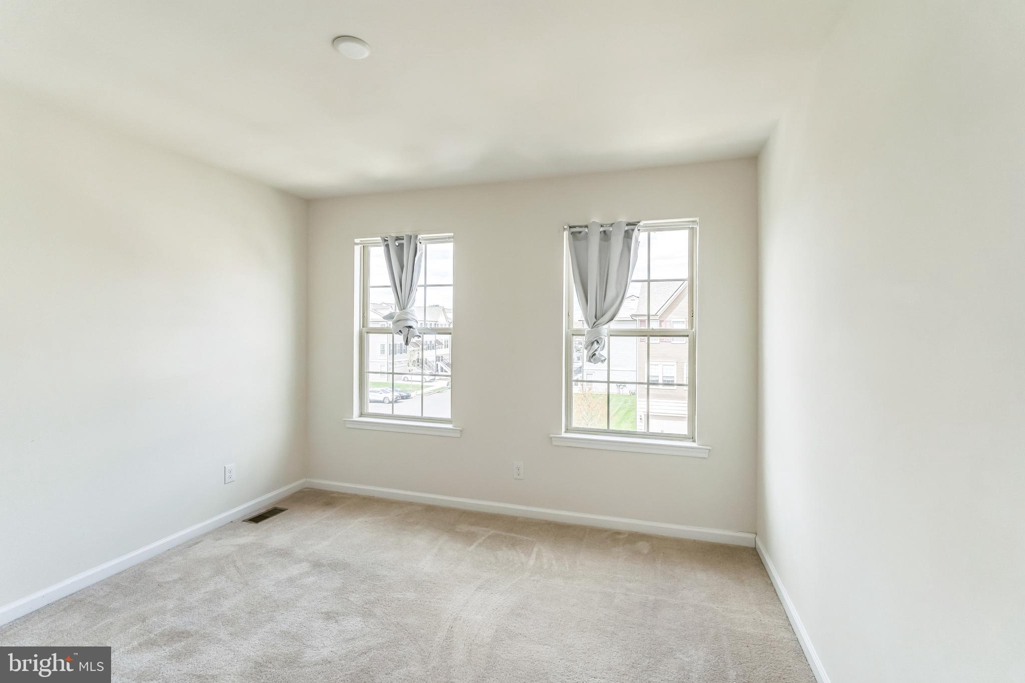 TALL OAKS - Residential