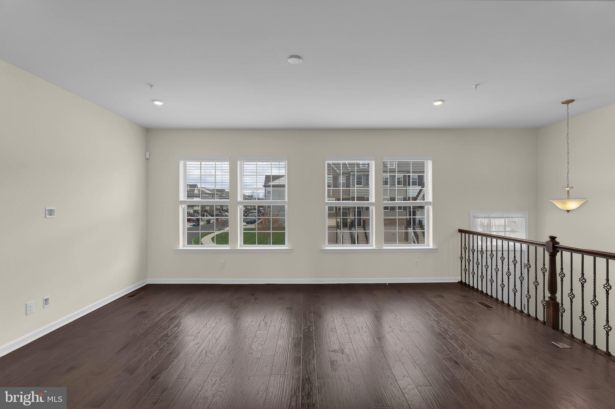 TALL OAKS - Residential