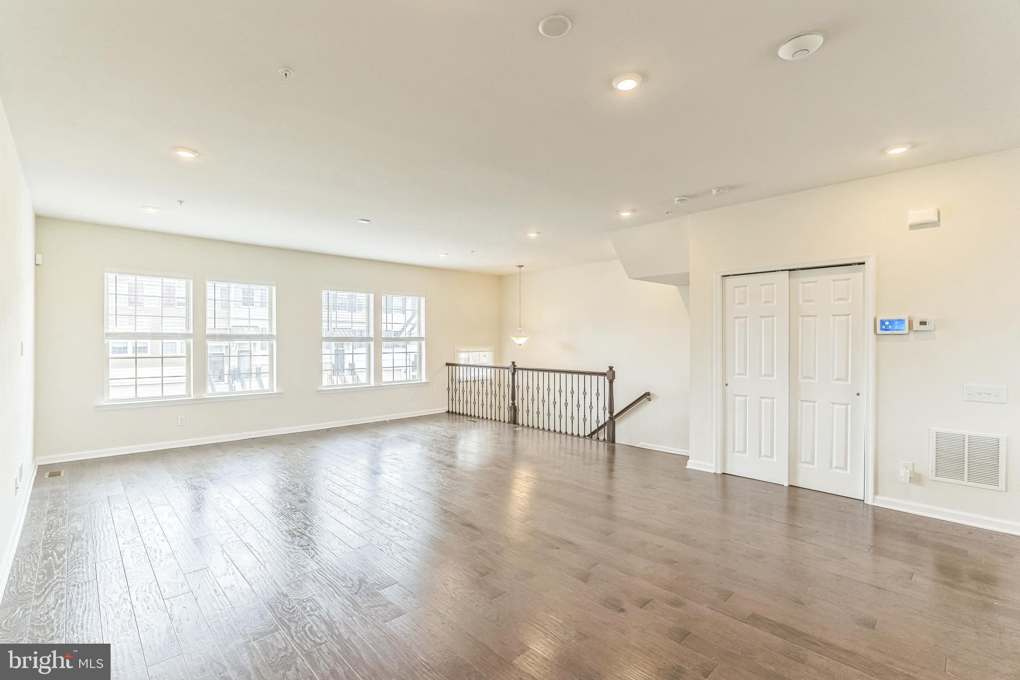 TALL OAKS - Residential