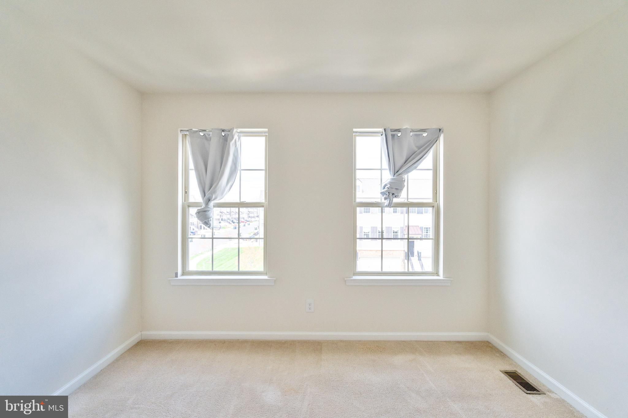 TALL OAKS - Residential