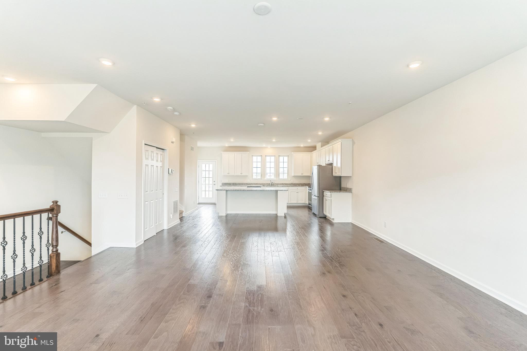 TALL OAKS - Residential