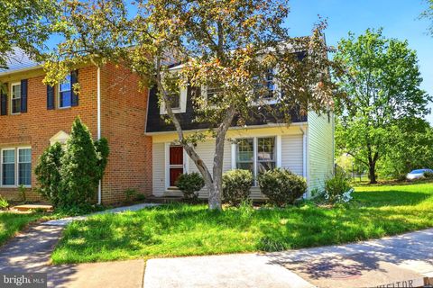 Photo of 12800 Tumbling Brook Lane, WOODBRIDGE, VA 22192 (MLS # VAPW2117918)