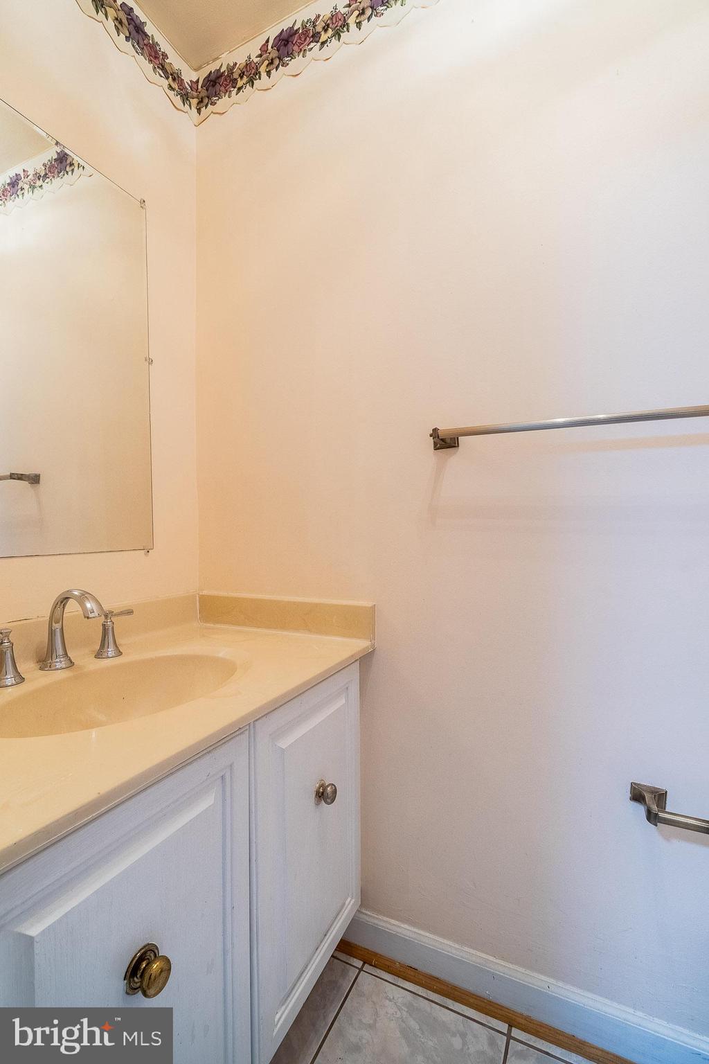 SKYLINE VILLAGE - Residential Lease