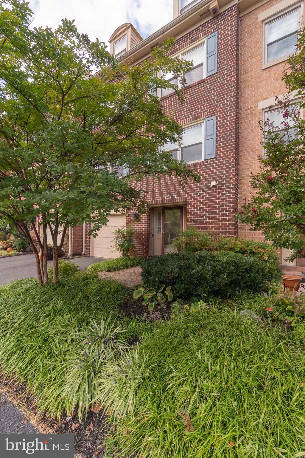 SKYLINE VILLAGE - Residential Lease