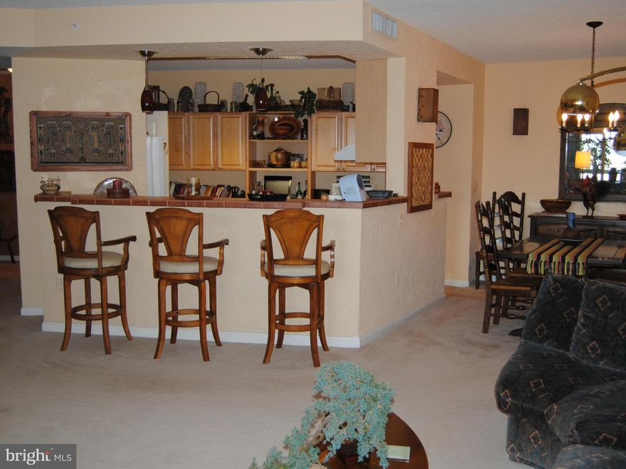 ****WALK IN TUB**** RELAX AND ENJOY  PANORAMIC VIEWS OF NATURE AND COMMUNITY! THIS BEAUTIFUL 2 BED/ 2 BATH PROPERTY BOASTS AN EAT IN KITCHEN, FABULOUS VIEWS  FROM A GLASS ENCLOSED PATIO, COZY FIREPLACE WITH A LIVING ROOM/ DINING ROOM COMBO, AND SO MUCH MORE! ENJOY THE MANY ACTIVITIES AVAILABLE AS WELL AS THE CONVENIENCE TO LOCK AND LEAVE! THIS RENTAL HAS SO MUCH TO OFFER! MUST SEE!!