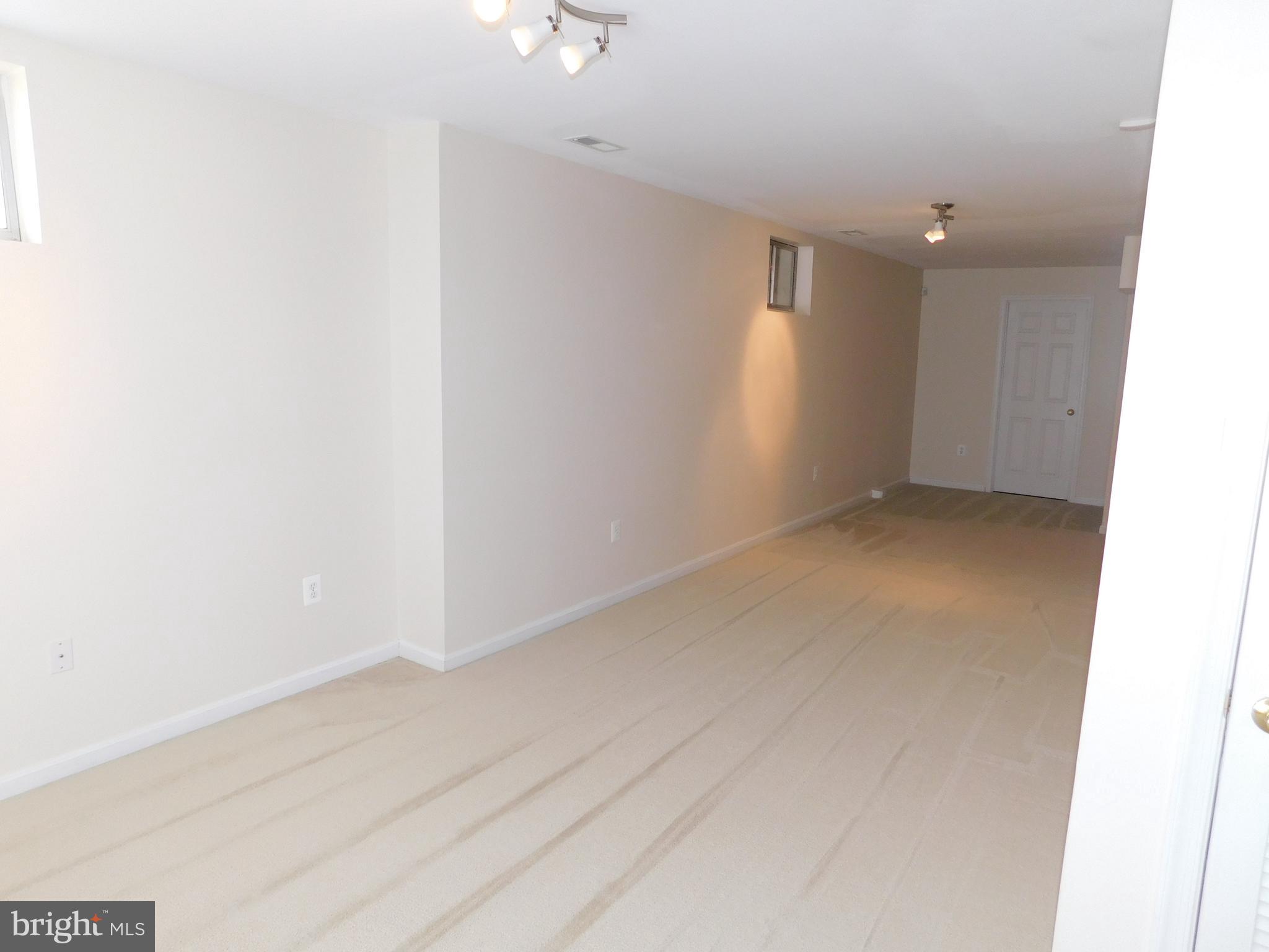 NORTH CLEARVIEW HEIGHTS - Residential Lease