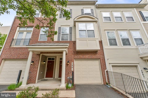 Photo of 2881 Chinkapin Oak Lane #236, WOODBRIDGE, VA 22191 (MLS # VAPW2117198)