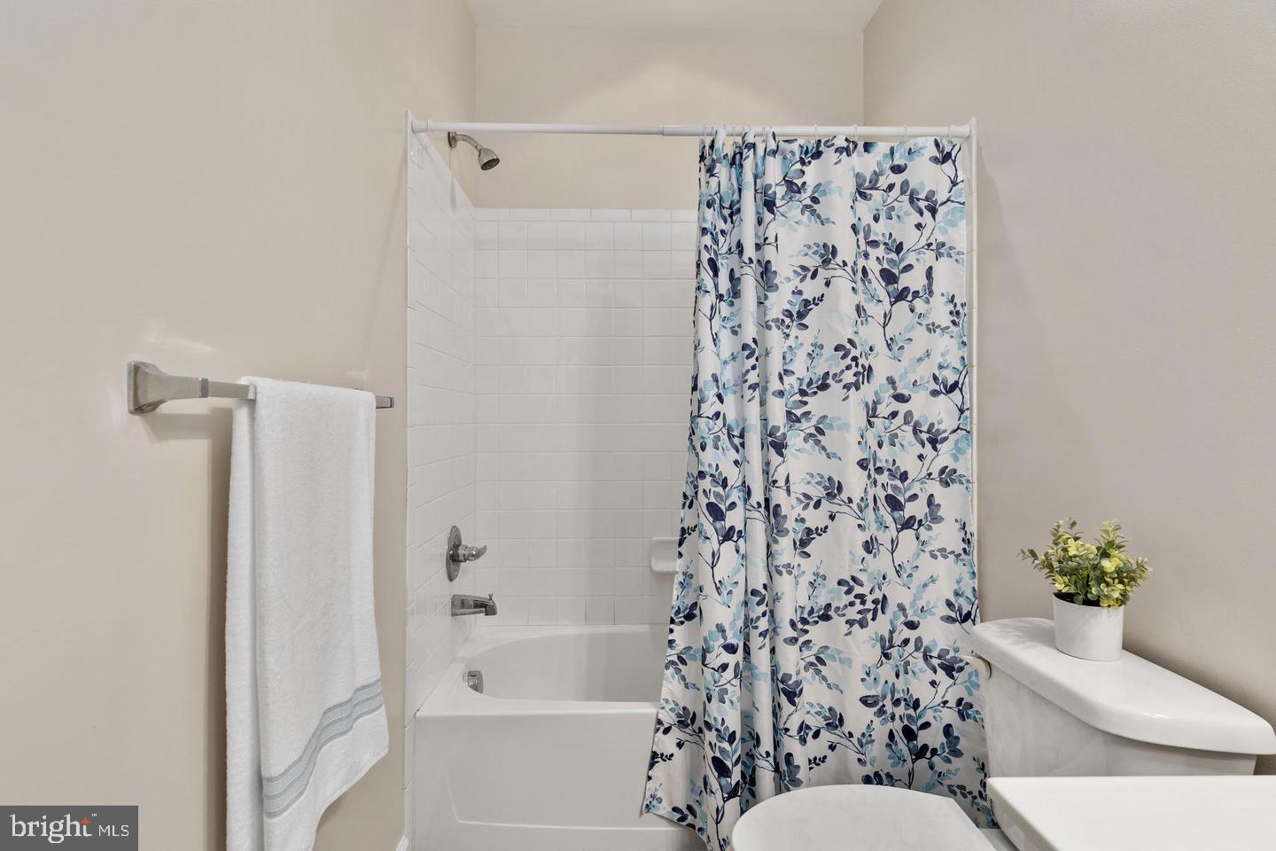 RIVER OAKS - Residential