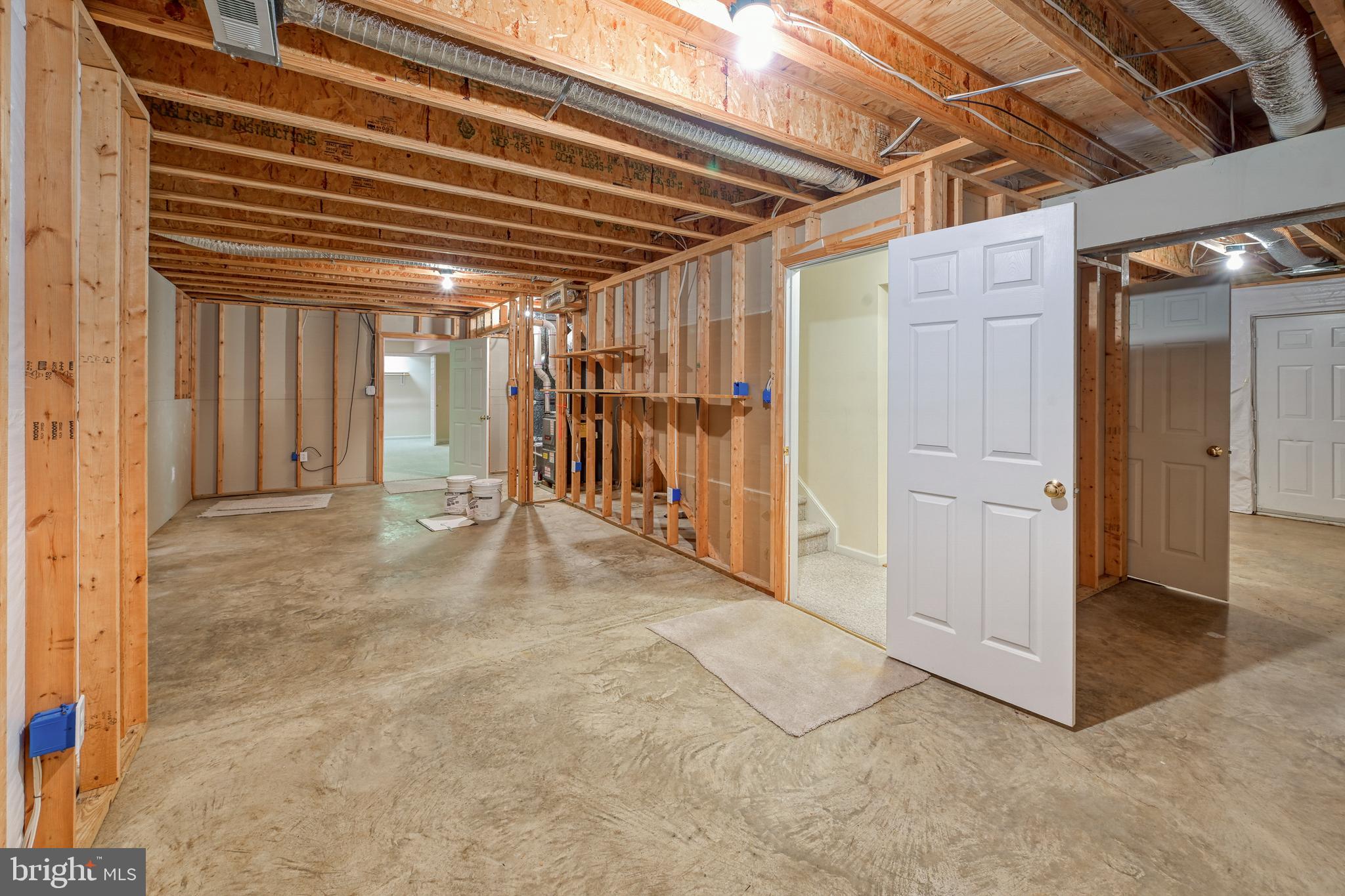 COURTHOUSE CROSSINGS - Residential