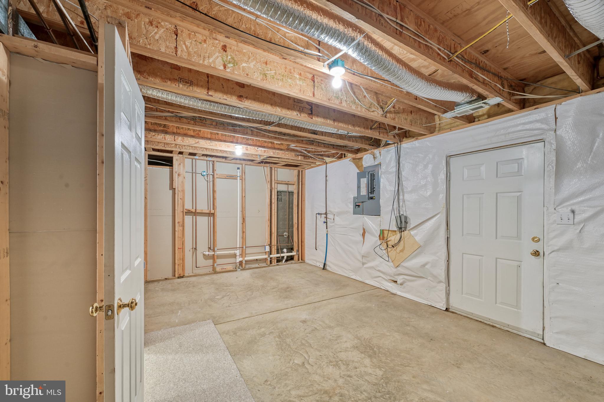 COURTHOUSE CROSSINGS - Residential