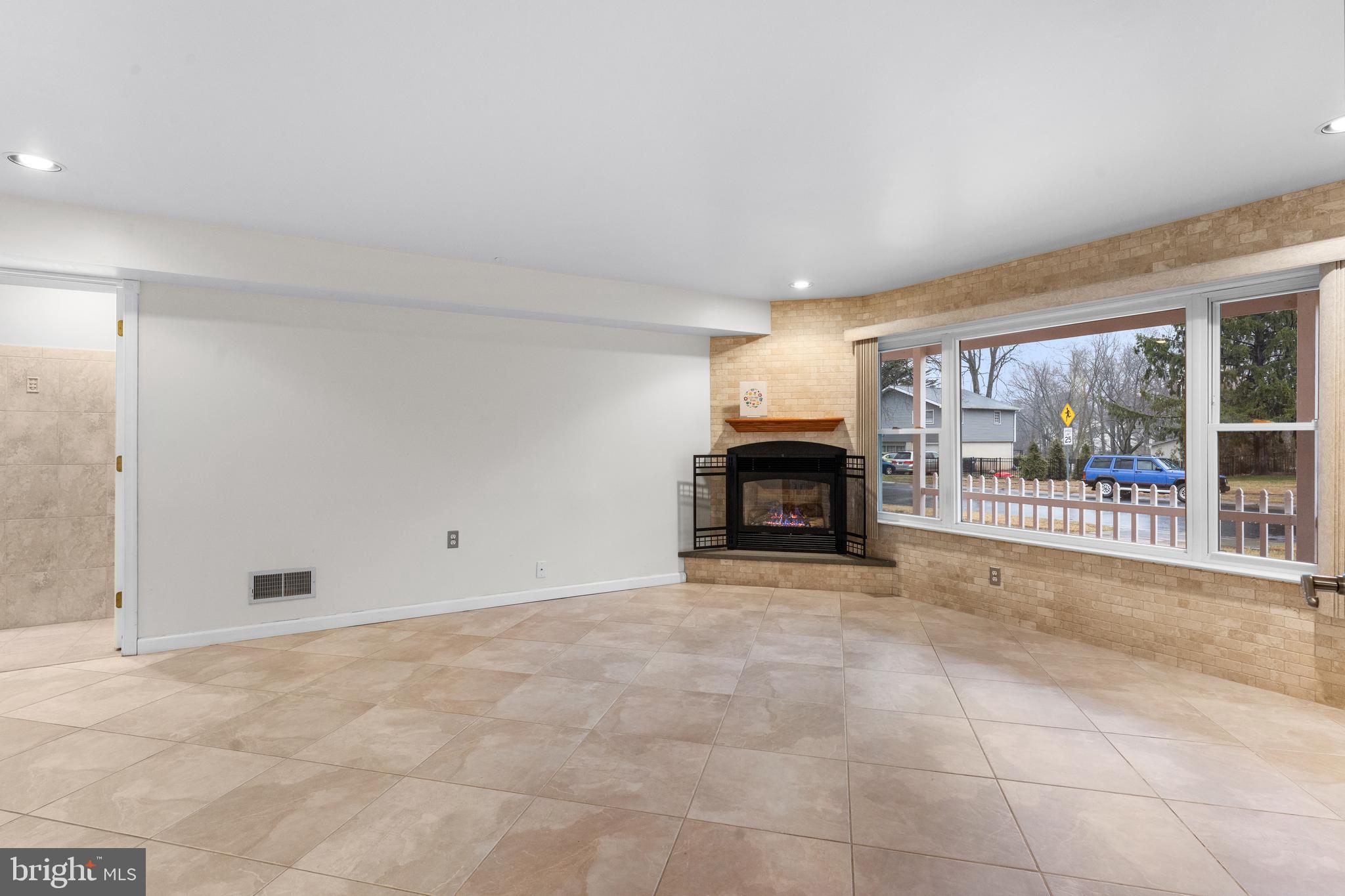 HOLIDAY HILLS - Residential