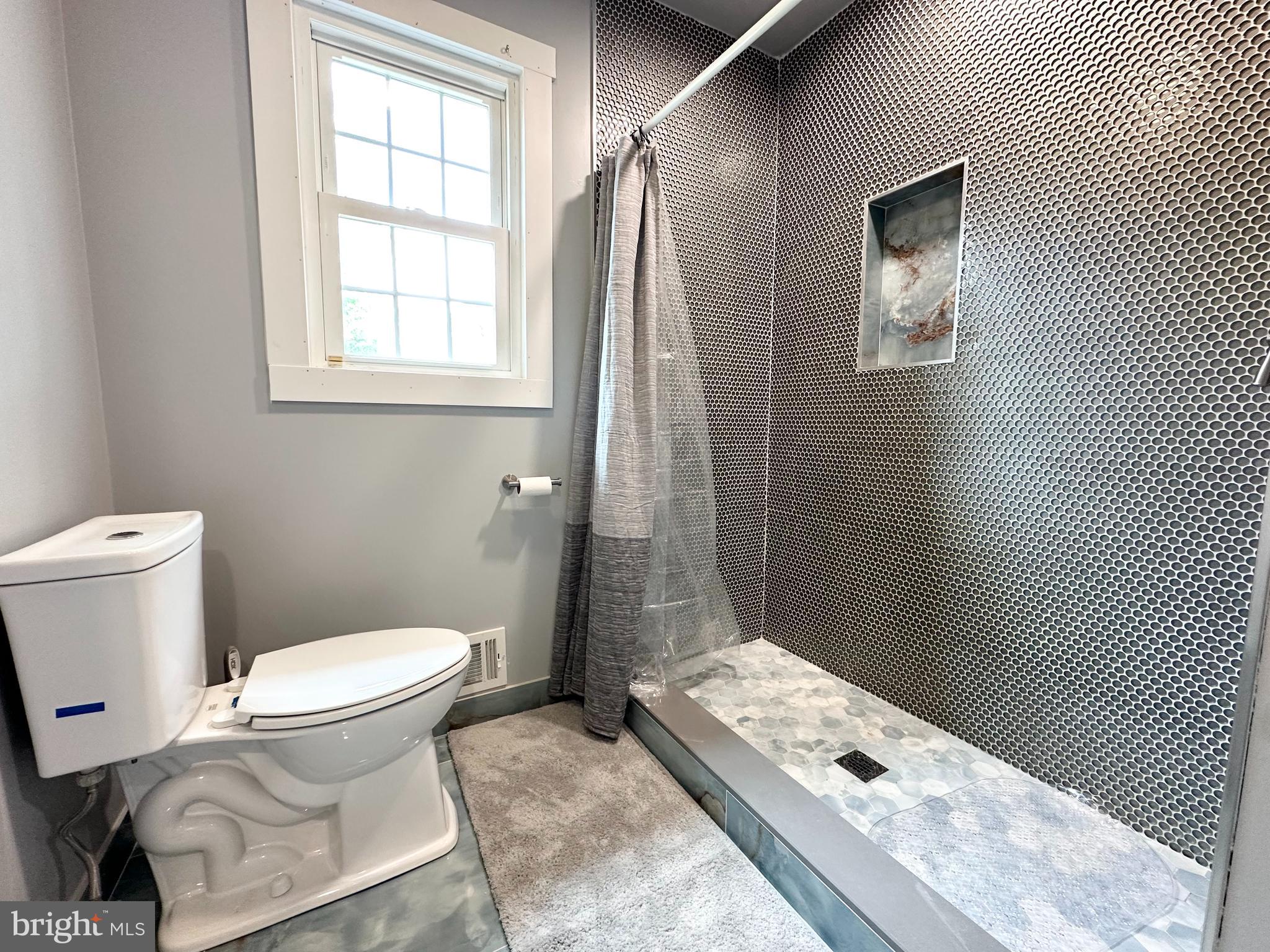 INDIAN QUEEN EAST - Residential Lease