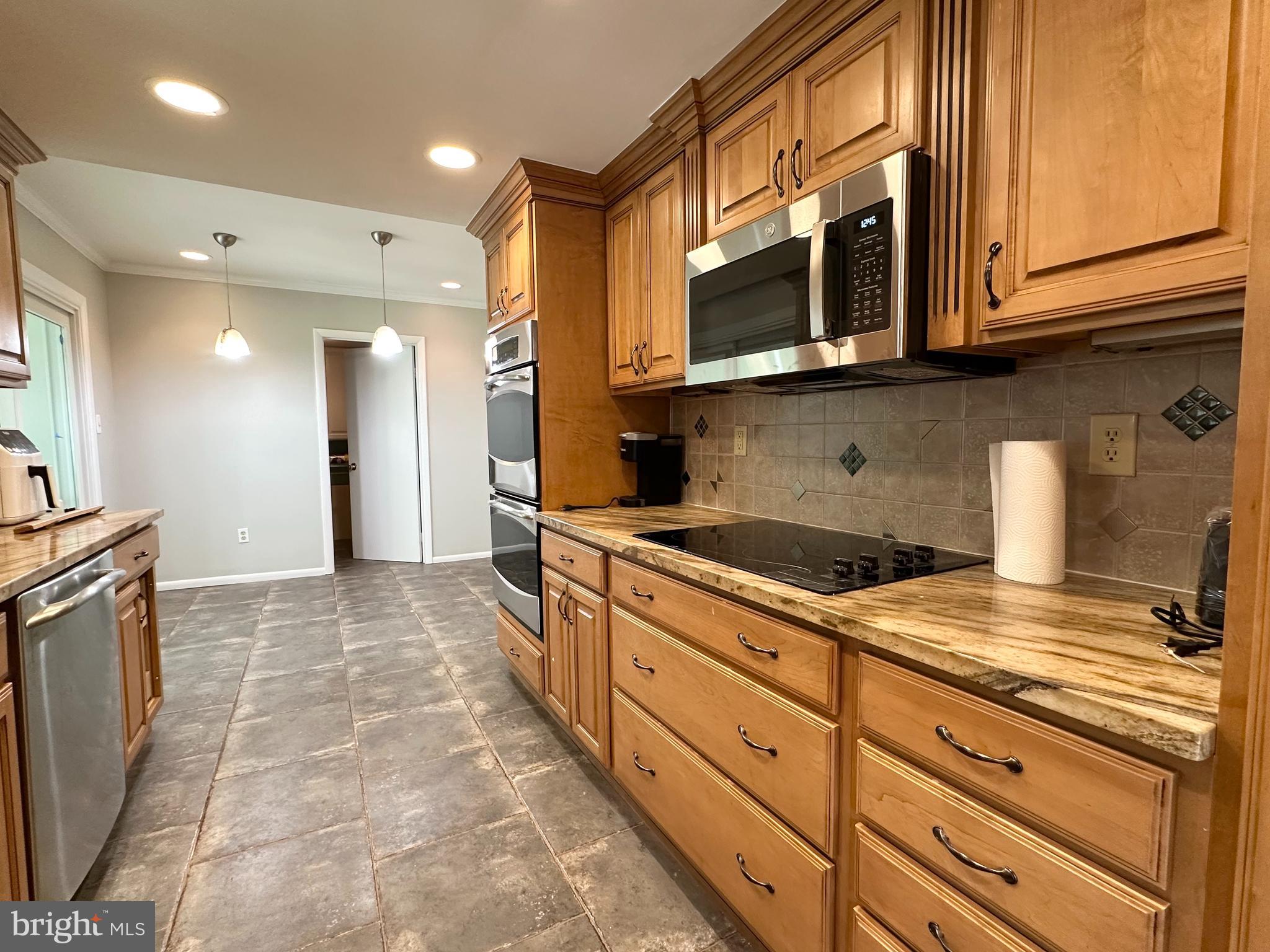 INDIAN QUEEN EAST - Residential Lease