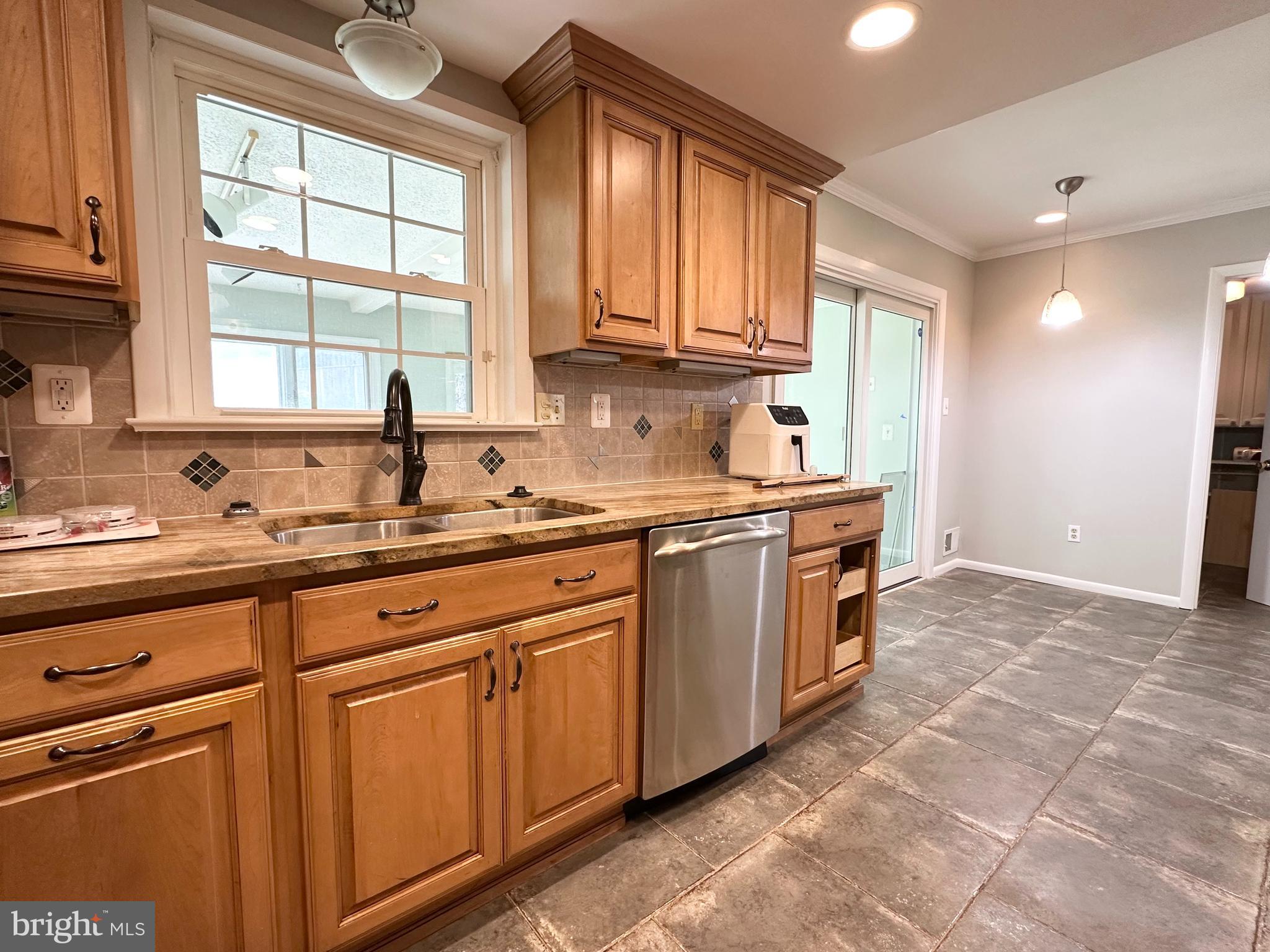 INDIAN QUEEN EAST - Residential Lease