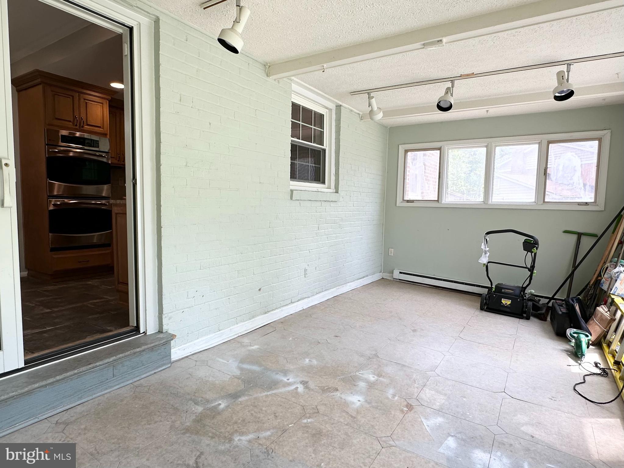 INDIAN QUEEN EAST - Residential Lease