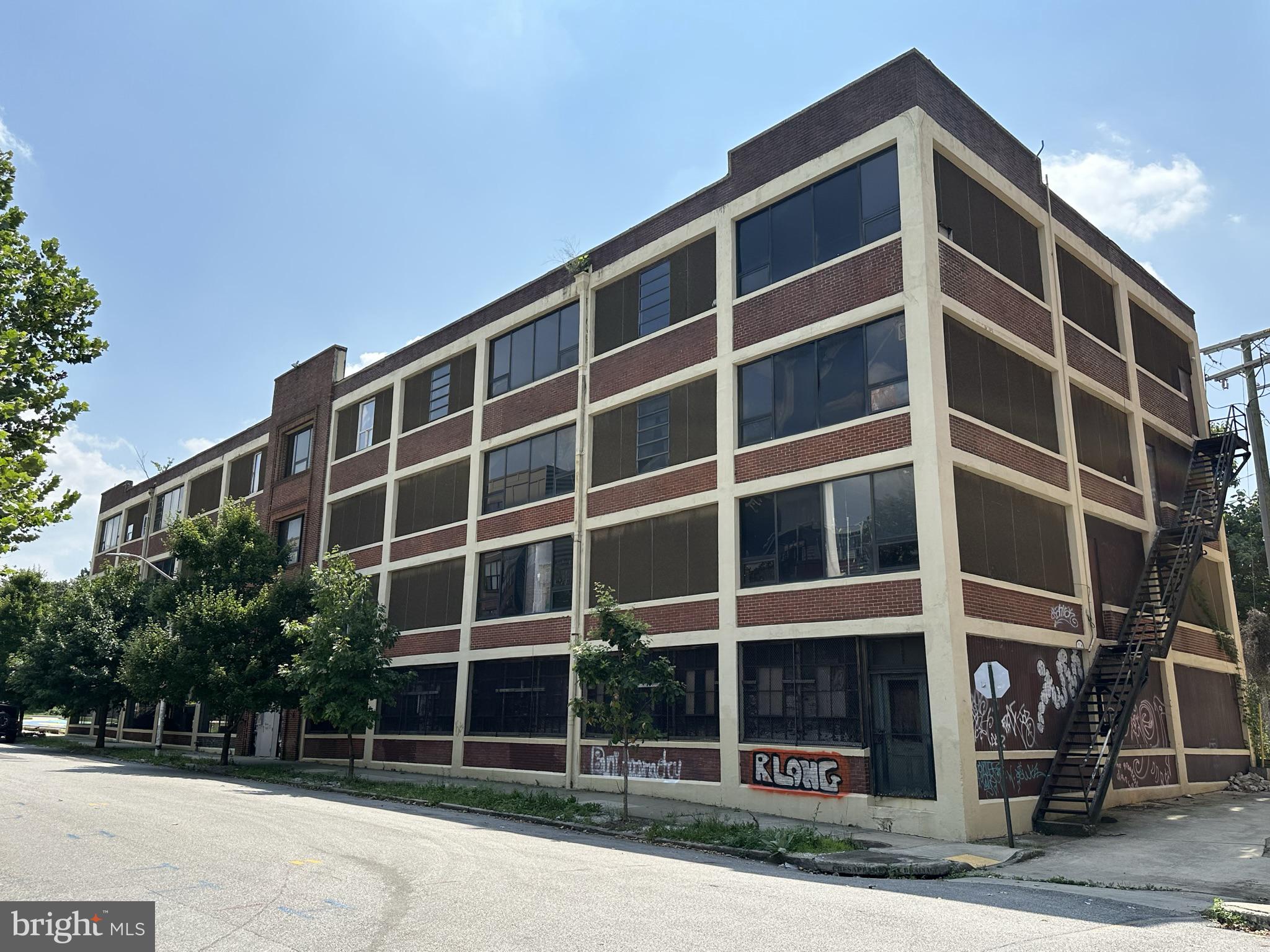 419-433 EAST OLIVER