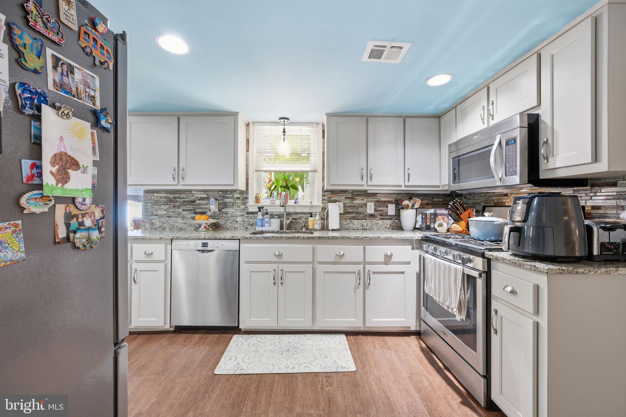 WALNUT HILL - Residential