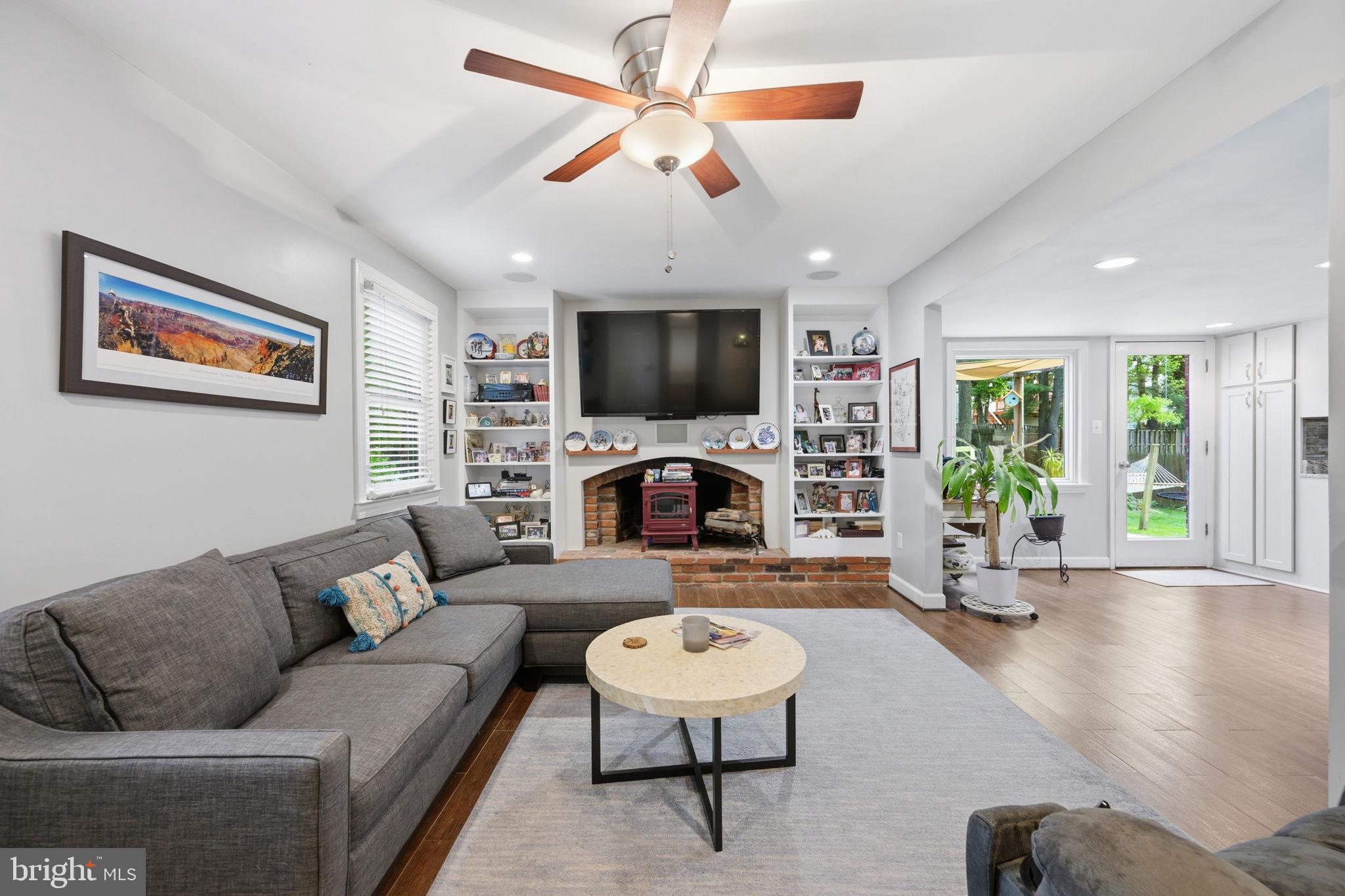 WALNUT HILL - Residential