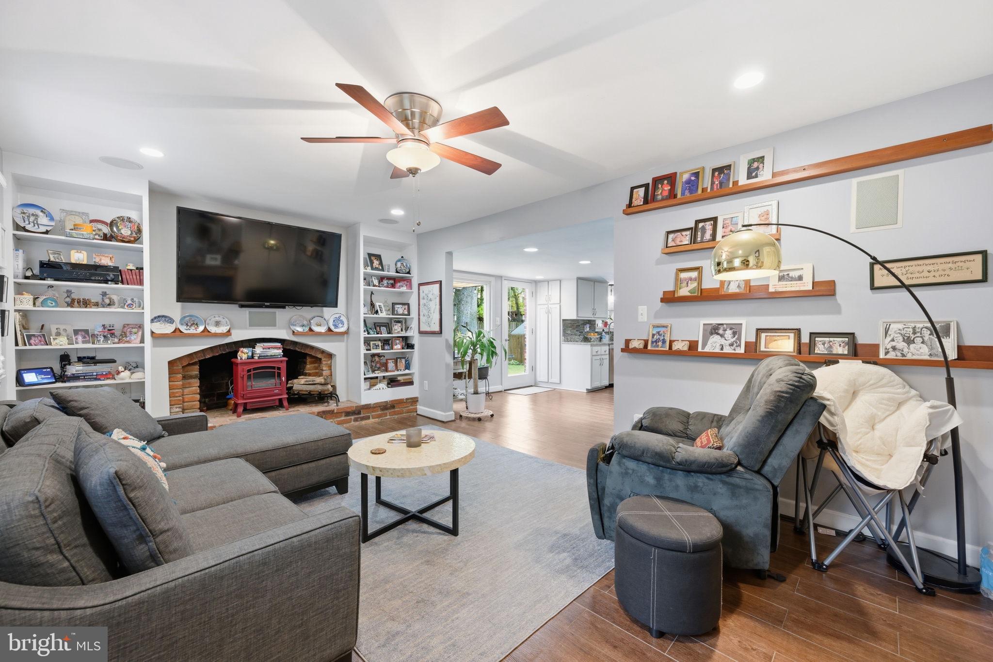 WALNUT HILL - Residential