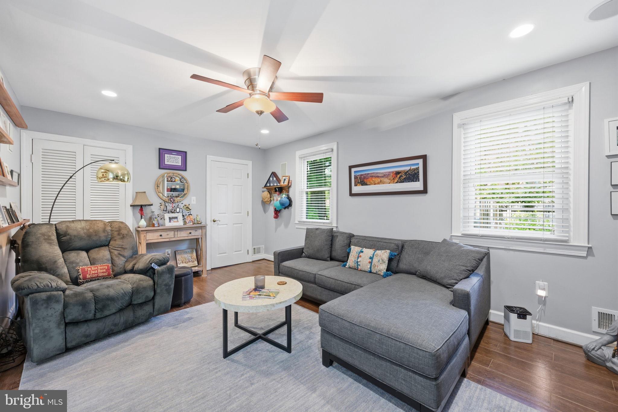 WALNUT HILL - Residential