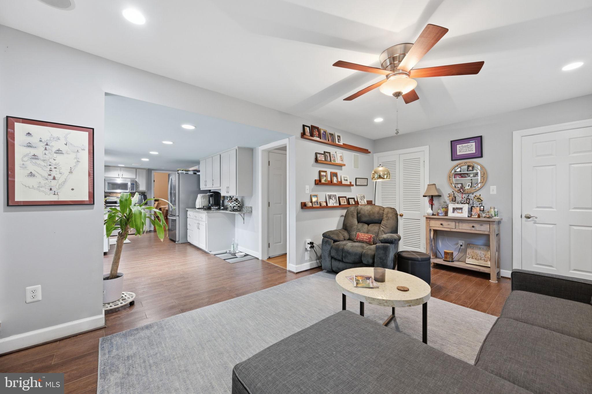 WALNUT HILL - Residential
