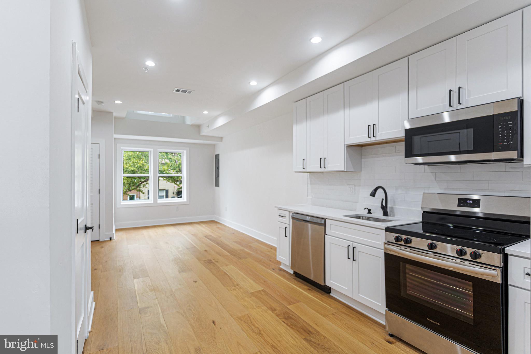 1107 QUEEN STREET NE 4