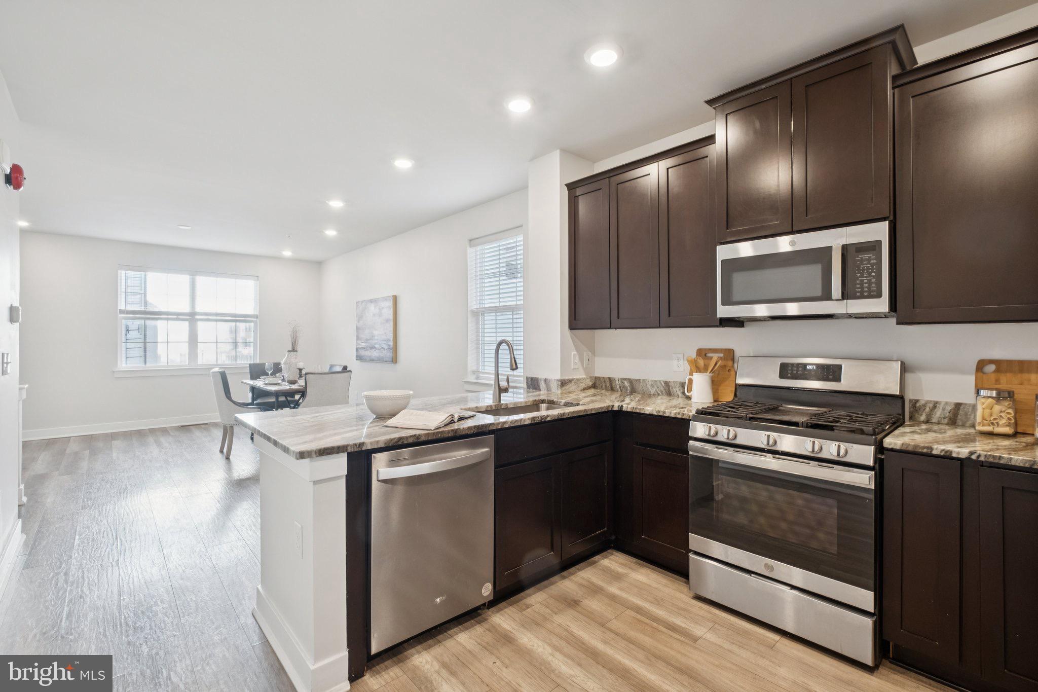 WATERSIDE - Residential