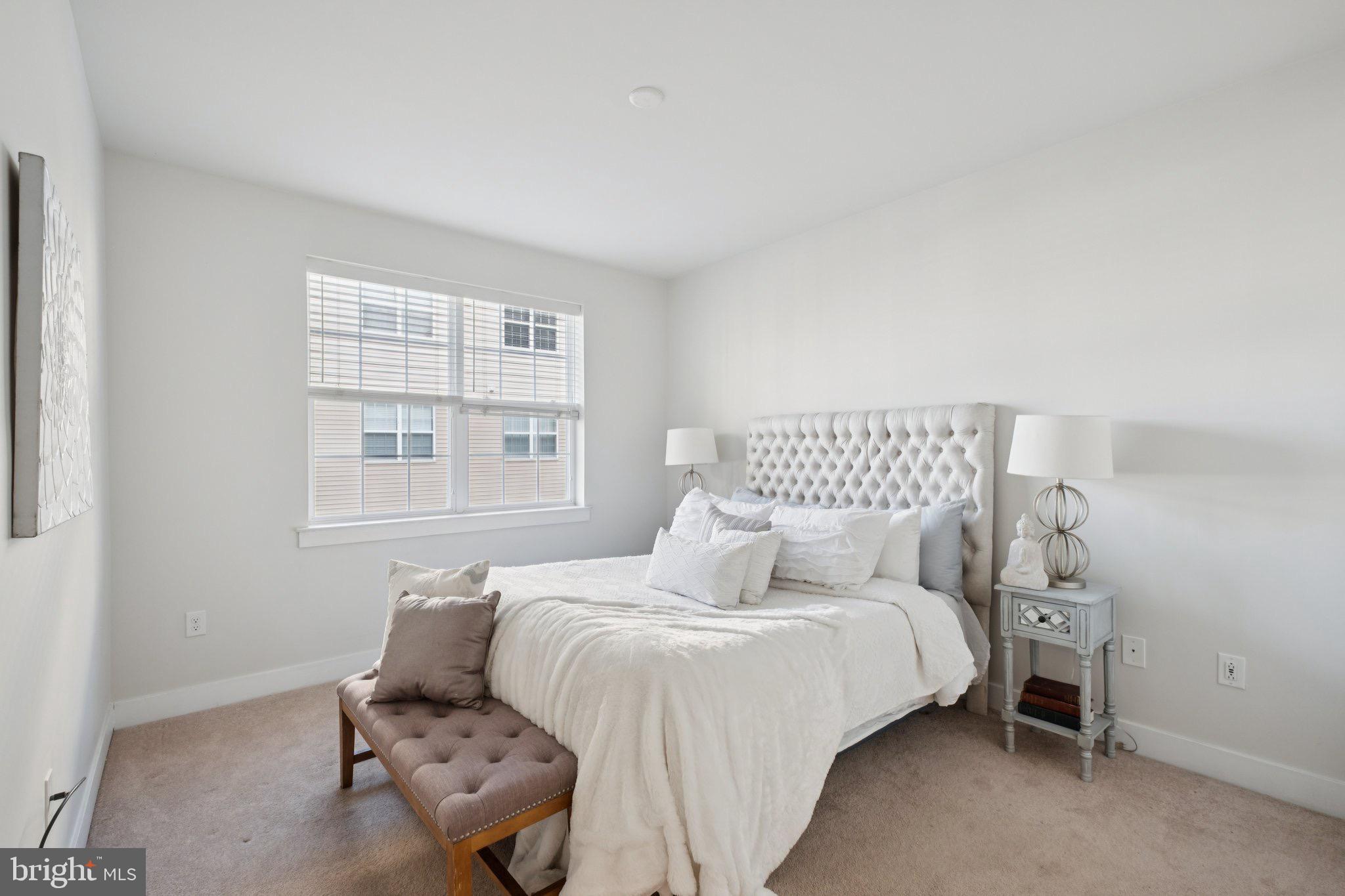 WATERSIDE - Residential