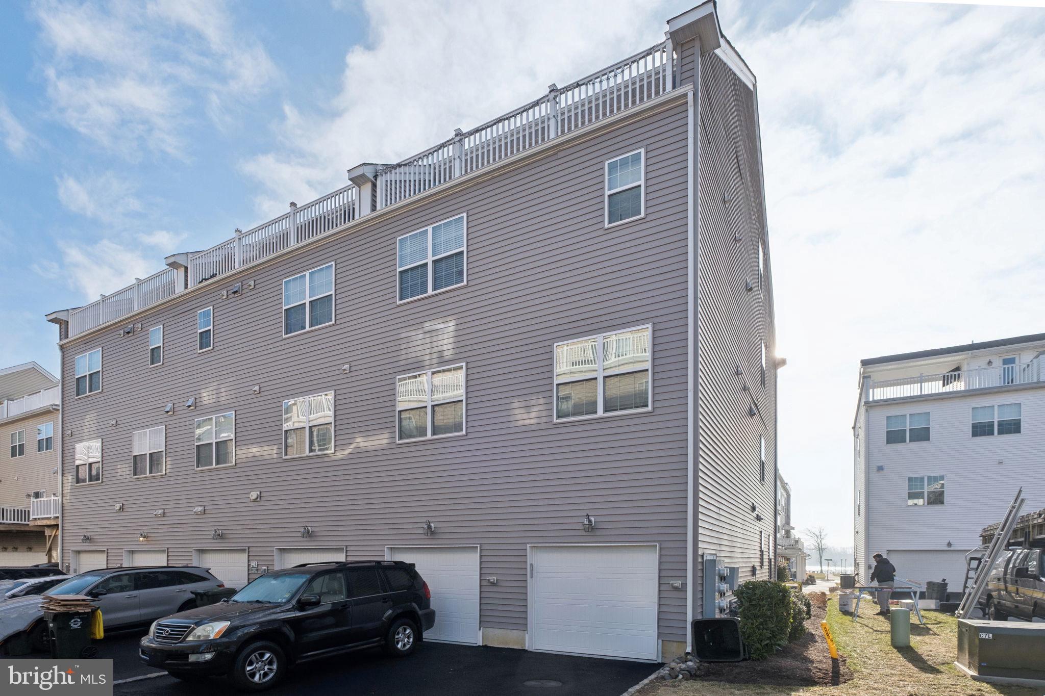 WATERSIDE - Residential