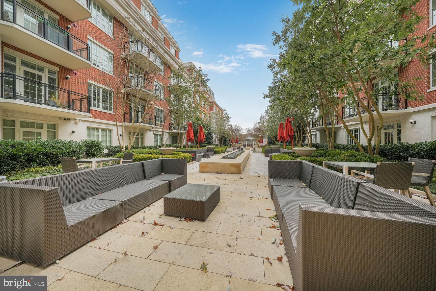 THE SIGNET - Residential