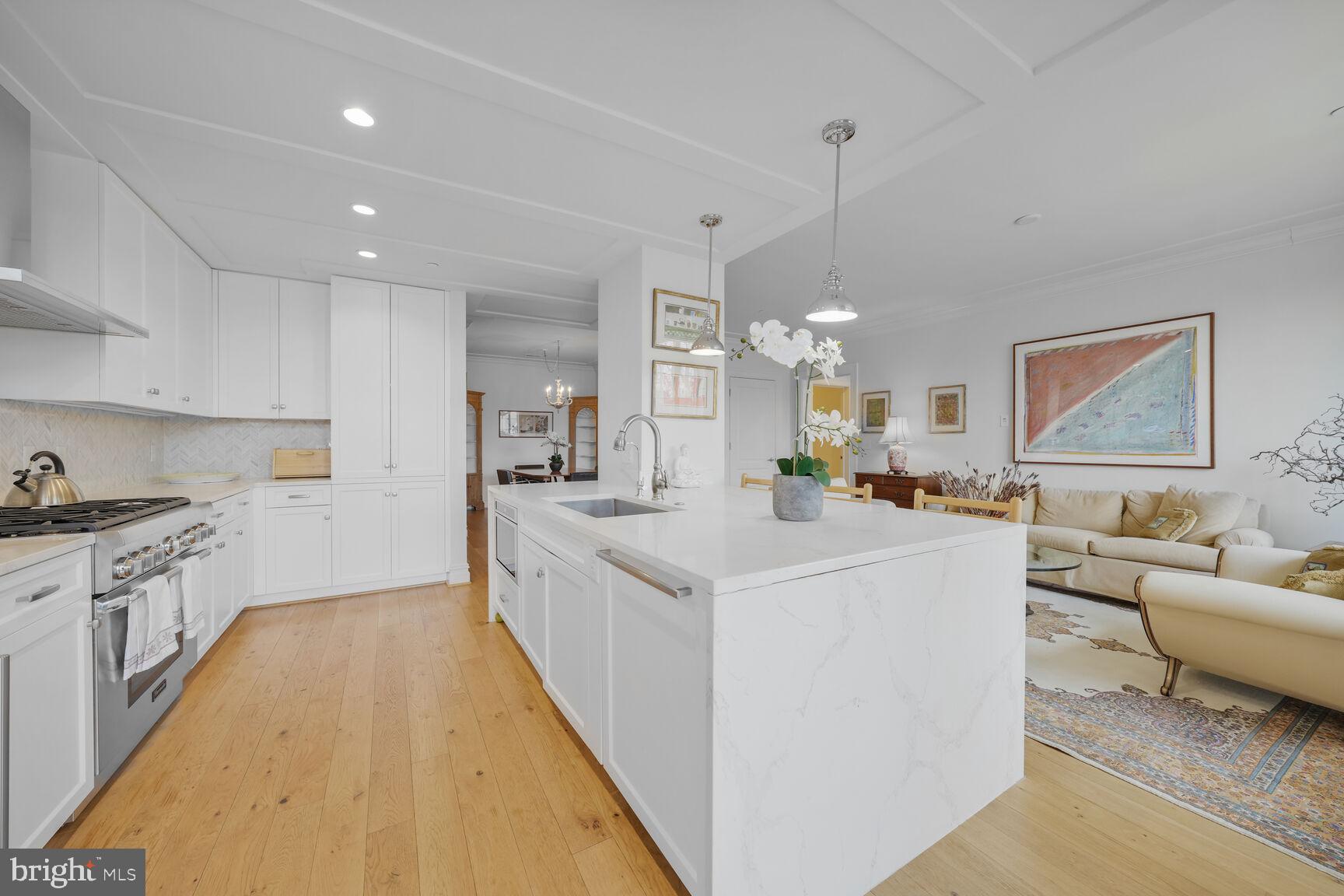 THE SIGNET - Residential